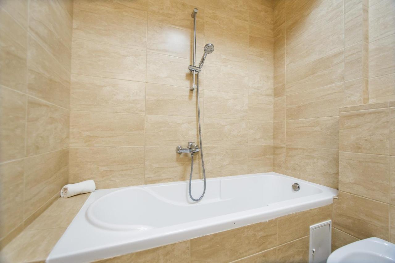 Elegant & Spacious - Central Apartment オラデア エクステリア 写真