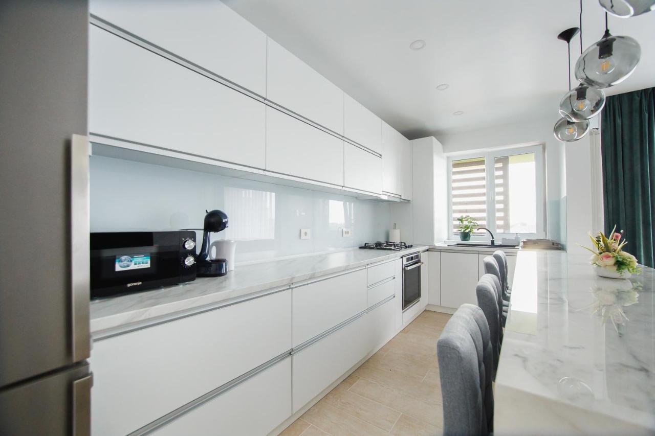 Elegant & Spacious - Central Apartment オラデア エクステリア 写真