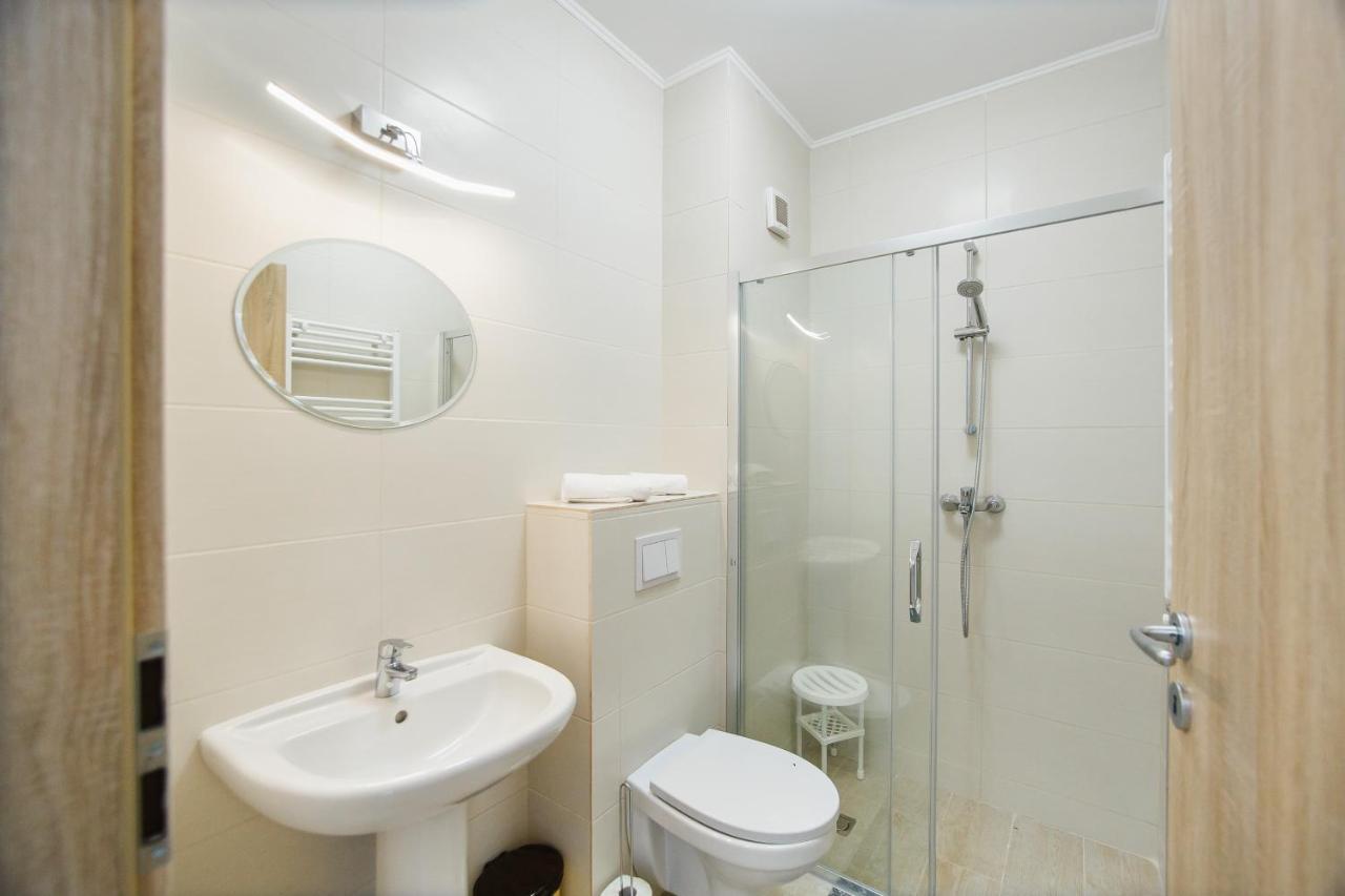 Elegant & Spacious - Central Apartment オラデア エクステリア 写真