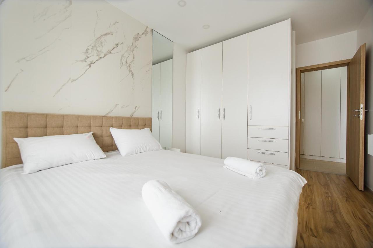 Elegant & Spacious - Central Apartment オラデア エクステリア 写真