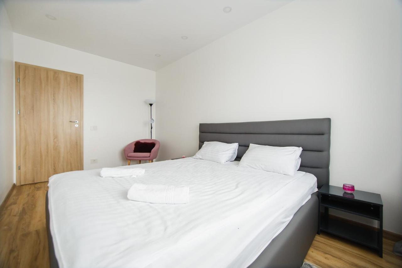 Elegant & Spacious - Central Apartment オラデア エクステリア 写真
