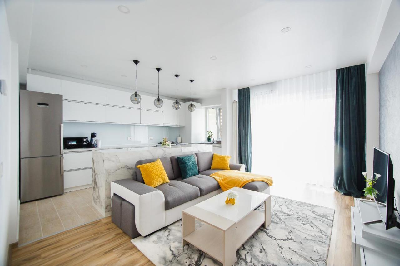 Elegant & Spacious - Central Apartment オラデア エクステリア 写真